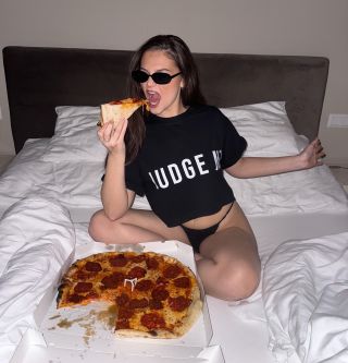 JUDGE ME 🍕 model @nkl.mclnv_ #judgeme #judgemefashion #oodt #streetwear #croptops