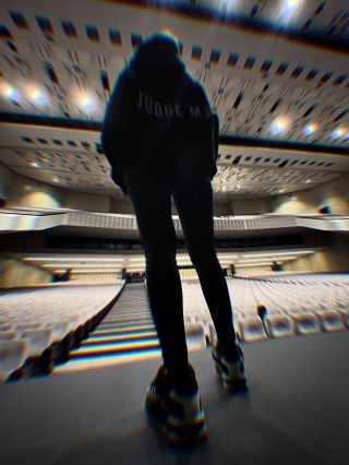 Nepotřebuješ publikum na to, abys byl vždy sám sebou! A je úplně jedno jestli tě okolí chápe. Není to tvůj problém, ale...